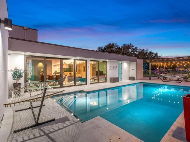 15180 SW 31st Ct, Davie FL 33331