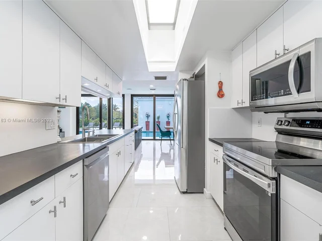 15180 SW 31st Ct, Davie FL 33331