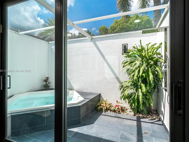 15180 SW 31st Ct, Davie FL 33331