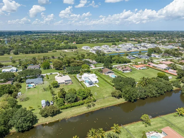 15180 SW 31st Ct, Davie FL 33331