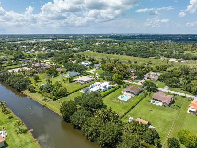 15180 SW 31st Ct, Davie FL 33331