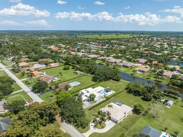 15180 SW 31st Ct, Davie FL 33331