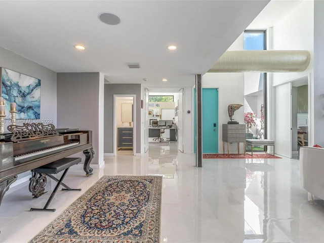 15180 SW 31st Ct, Davie FL 33331