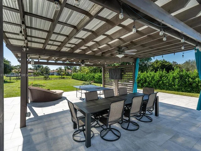 15180 SW 31st Ct, Davie FL 33331