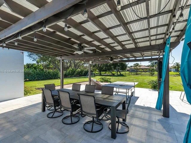 15180 SW 31st Ct, Davie FL 33331