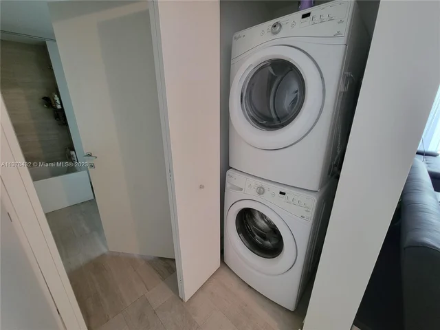 1300 BRICKELL BAY DR # 804, Miami FL 33131