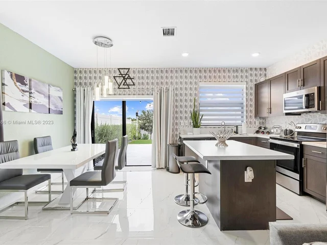 11355 W 34th Way, Hialeah FL 33018