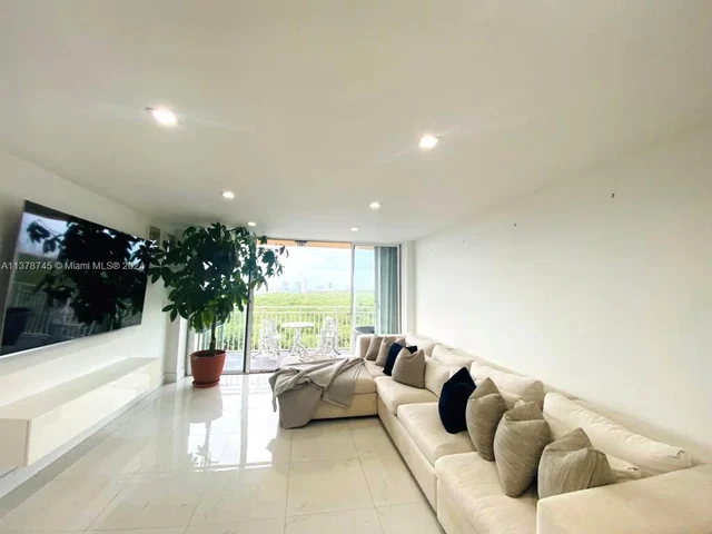 2450 NE 135th St # 1010, North Miami FL 33181
