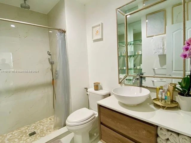 2450 NE 135th St # 1010, North Miami FL 33181