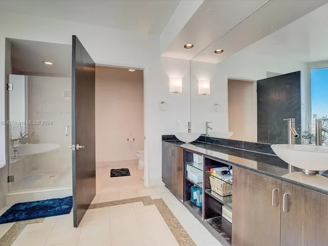 300 S Pointe Dr # 1901, Miami Beach FL 33139