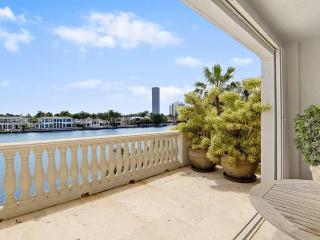 20165 NE 39th Pl # 303, Aventura FL 33180