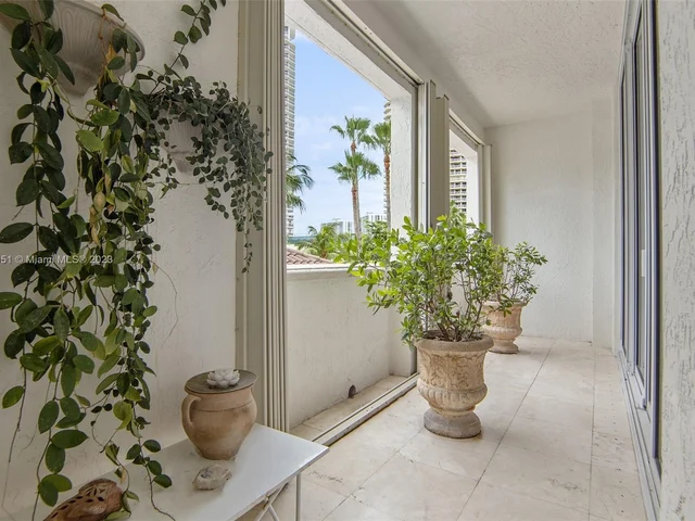 20165 NE 39th Pl # 303, Aventura FL 33180