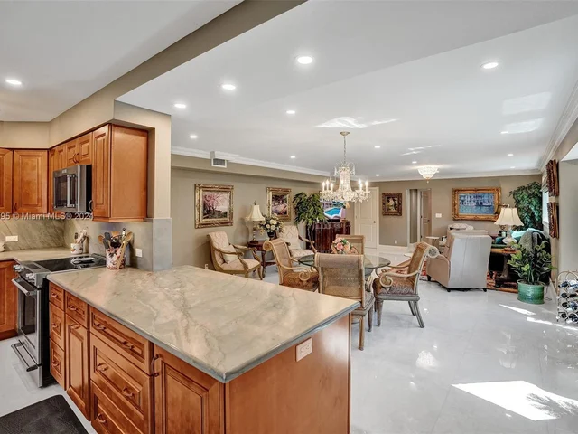 2141 NE 68th St # 108, Fort Lauderdale FL 33308