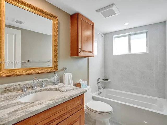 2141 NE 68th St # 108, Fort Lauderdale FL 33308