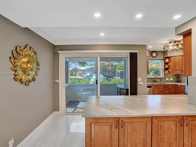 2141 NE 68th St # 108, Fort Lauderdale FL 33308