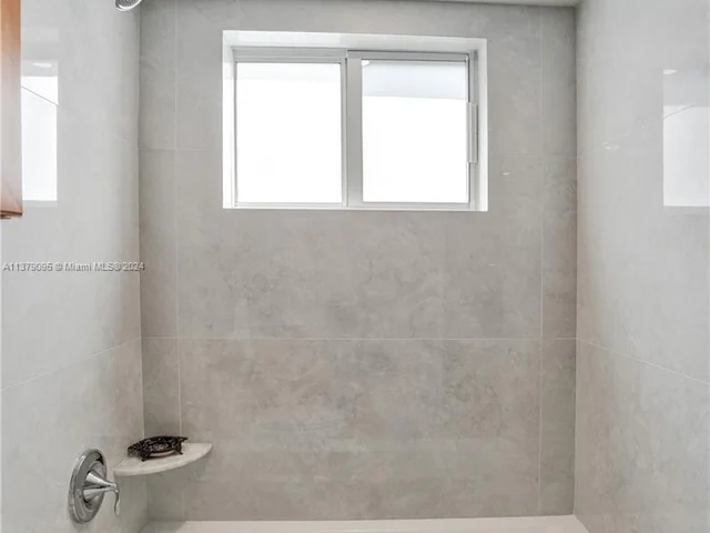 2141 NE 68th St # 108, Fort Lauderdale FL 33308