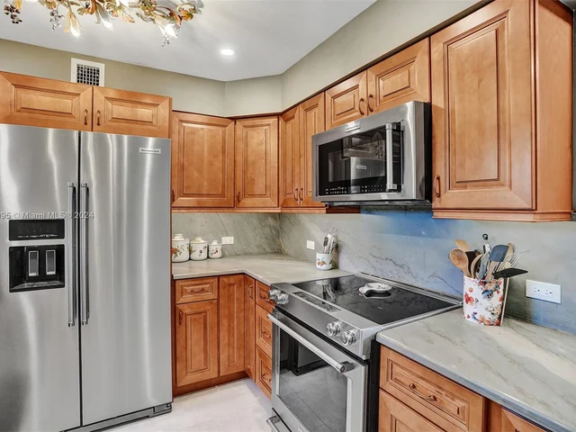 2141 NE 68th St # 108, Fort Lauderdale FL 33308