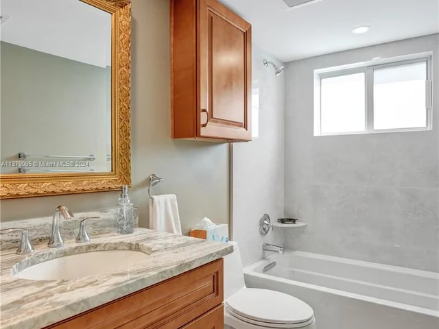 2141 NE 68th St # 108, Fort Lauderdale FL 33308