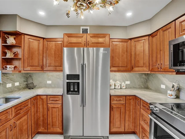 2141 NE 68th St # 108, Fort Lauderdale FL 33308