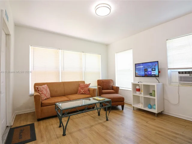 910 NE 81st St, Miami FL 33138