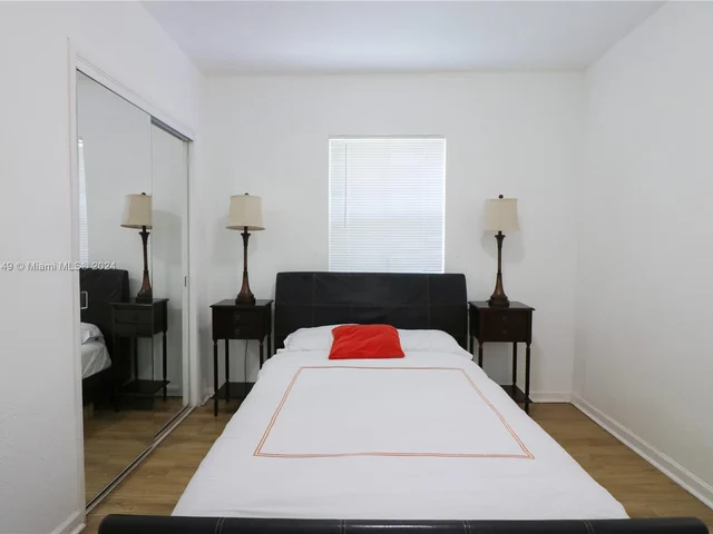 910 NE 81st St, Miami FL 33138