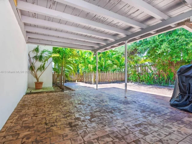 910 NE 81st St, Miami FL 33138