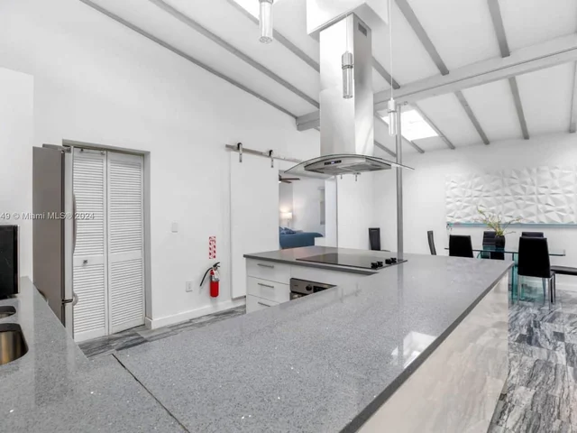 910 NE 81st St, Miami FL 33138