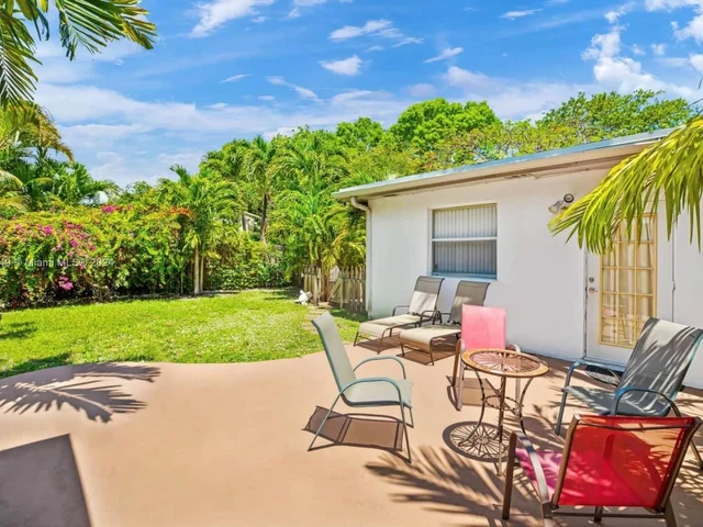 910 NE 81st St, Miami FL 33138