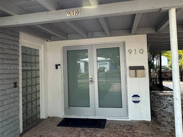 910 NE 81st St, Miami FL 33138