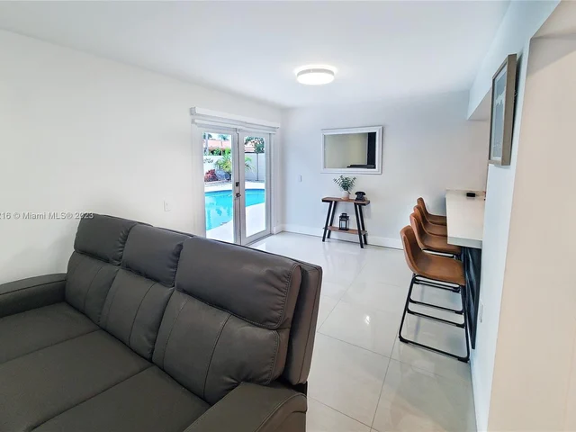 1190 N Douglas Rd, Pembroke Pines FL 33024