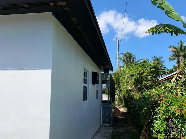 16018 NE 9th Pl, North Miami Beach FL 33162