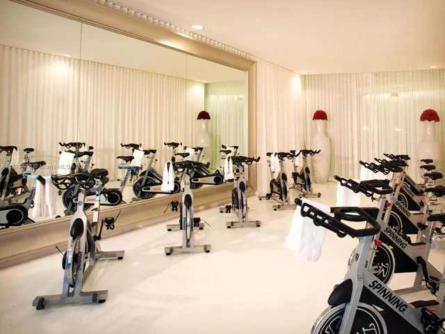 475 Brickell Ave # 5115, Miami FL 33131