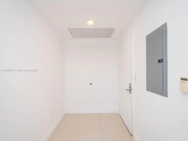 475 Brickell Ave # 5115, Miami FL 33131