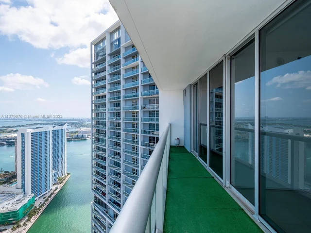 475 Brickell Ave # 5115, Miami FL 33131