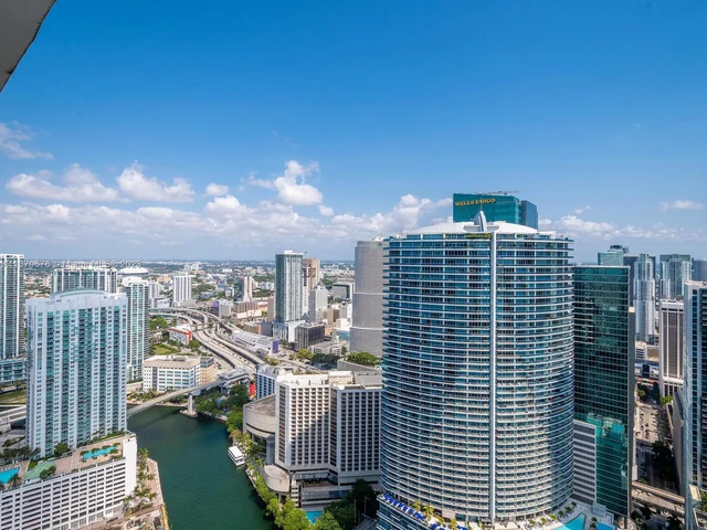 475 Brickell Ave # 5115, Miami FL 33131