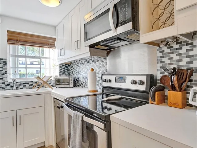 345 Virginia St # 6, Hollywood FL 33019