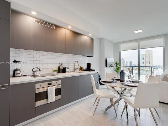 227 NE 2nd St # 2205, Miami FL 33132