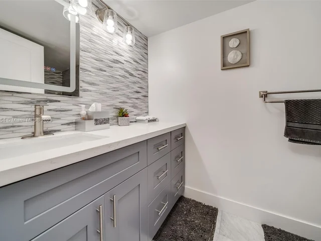 1201 S Ocean Dr # 1105N, Hollywood FL 33019