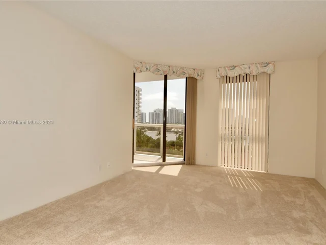 3600 YACHT CLUB DR # 704, Aventura FL 33180