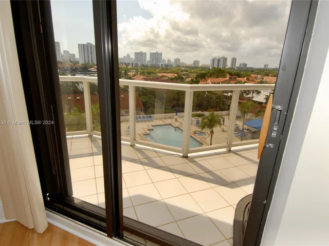 3600 YACHT CLUB DR # 704, Aventura FL 33180