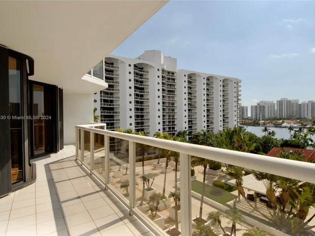 3600 YACHT CLUB DR # 704, Aventura FL 33180