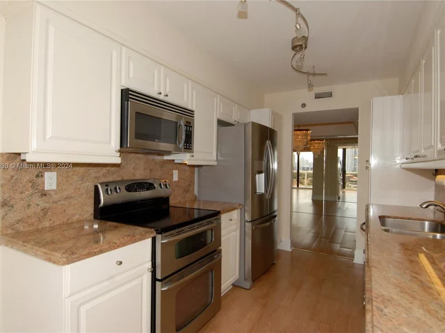 3600 YACHT CLUB DR # 704, Aventura FL 33180