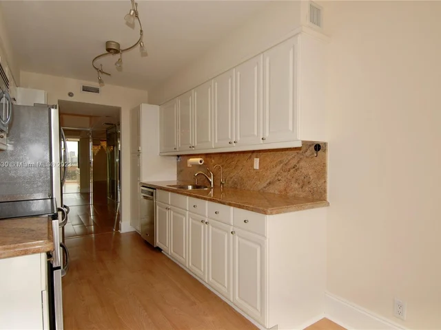 3600 YACHT CLUB DR # 704, Aventura FL 33180