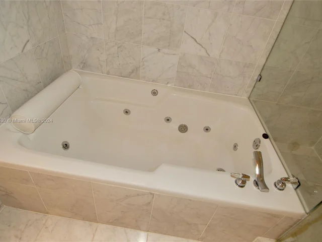 3600 YACHT CLUB DR # 704, Aventura FL 33180