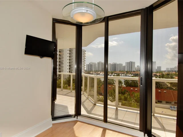 3600 YACHT CLUB DR # 704, Aventura FL 33180