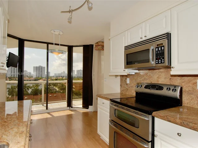 3600 YACHT CLUB DR # 704, Aventura FL 33180