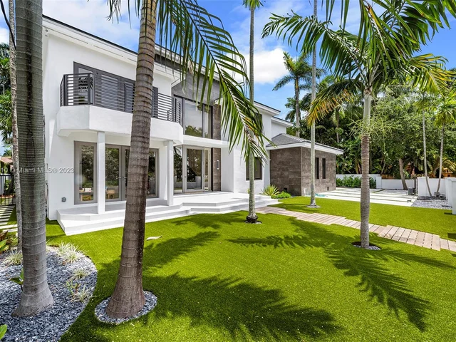 528 Coconut Isle Dr, Fort Lauderdale FL 33301