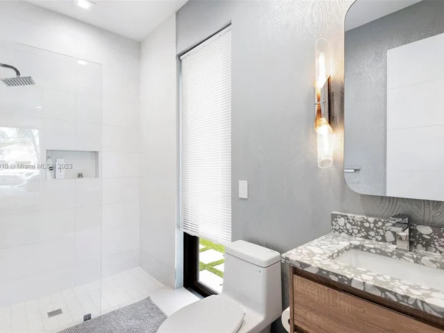 528 Coconut Isle Dr, Fort Lauderdale FL 33301