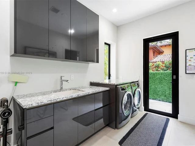 528 Coconut Isle Dr, Fort Lauderdale FL 33301