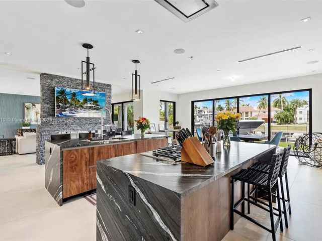 528 Coconut Isle Dr, Fort Lauderdale FL 33301